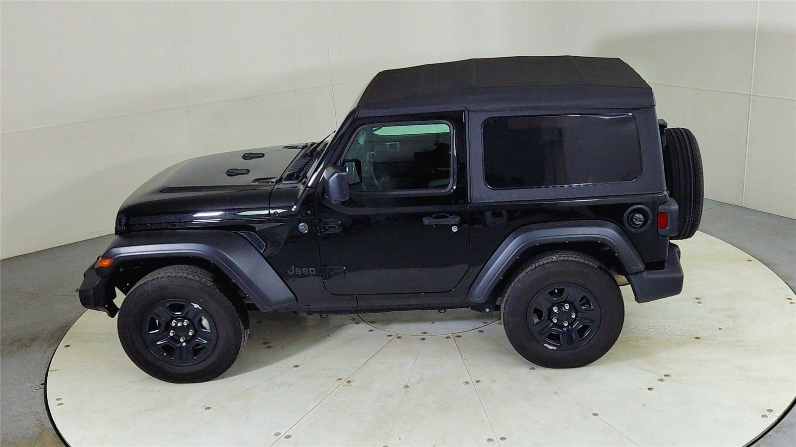 Used 2022 Jeep Wrangler Sport image 19