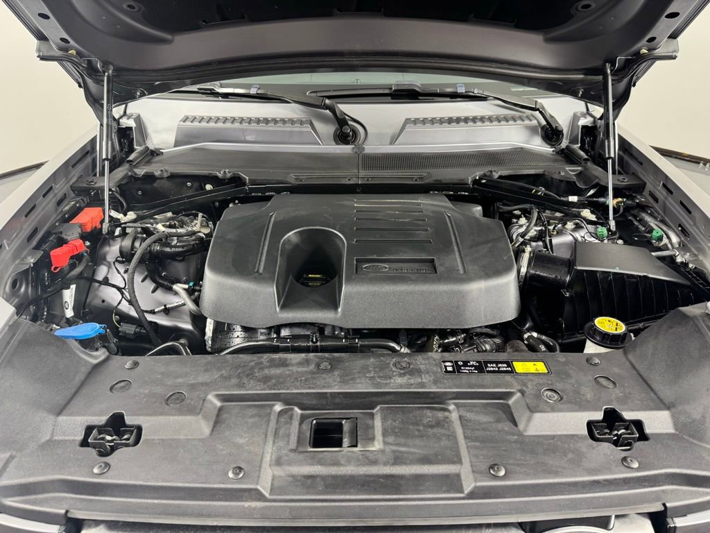 Used 2023 Land Rover Defender 130 S image 31