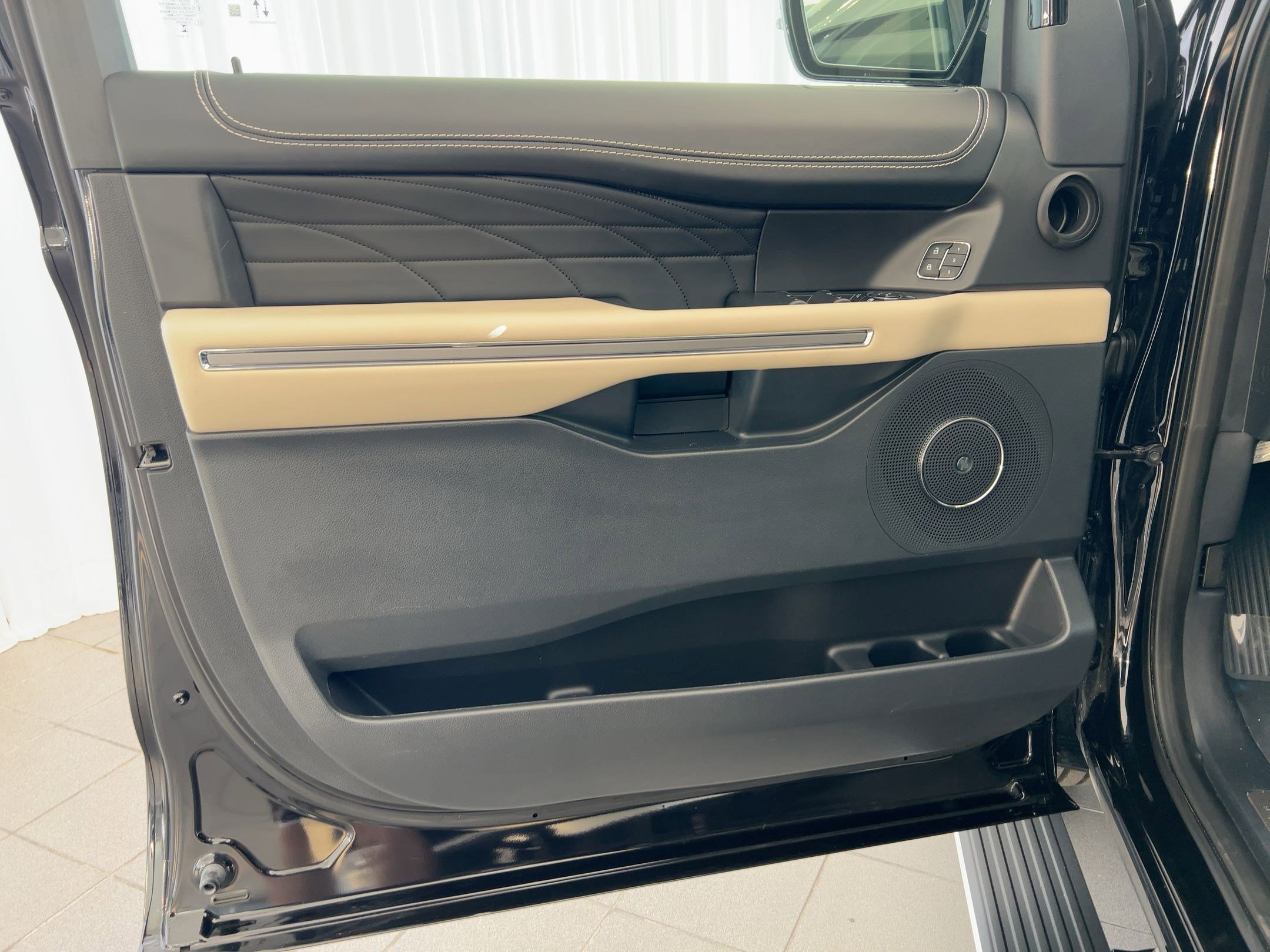 Used 2024 Ford Expedition Max Platinum image 22