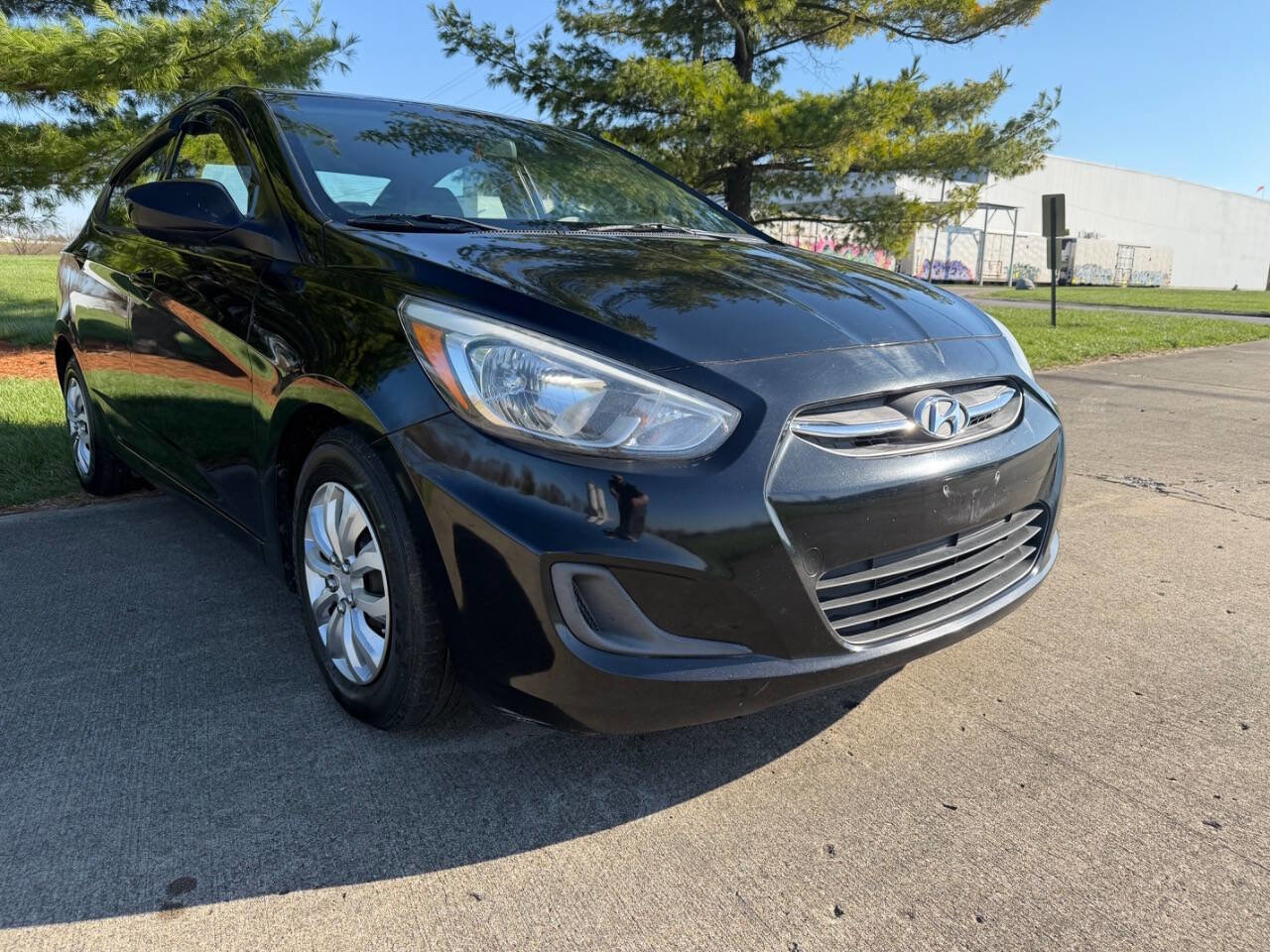 Used 2016 Hyundai Accent SE image 3