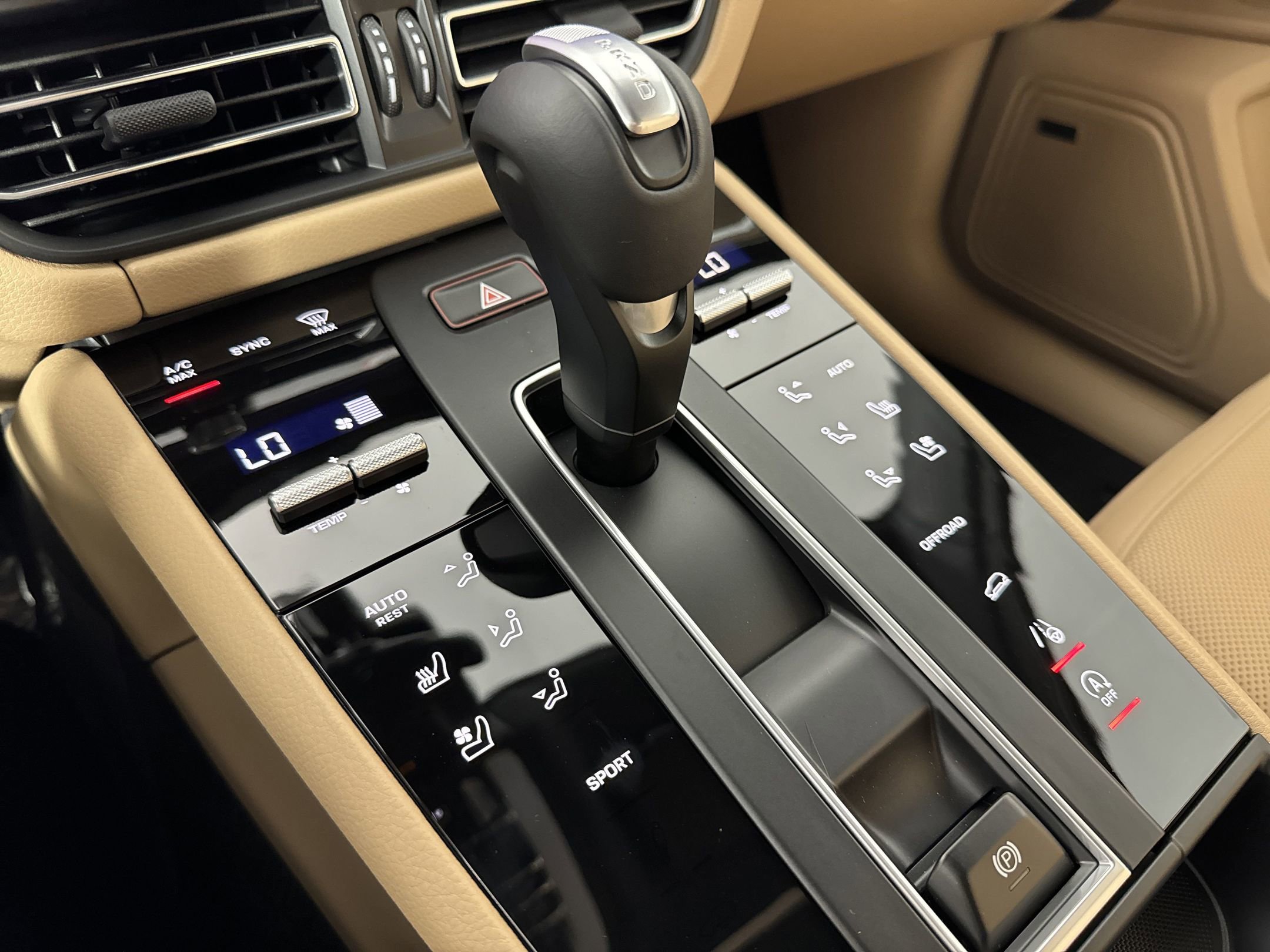 Certified 2025 Porsche Macan image 22