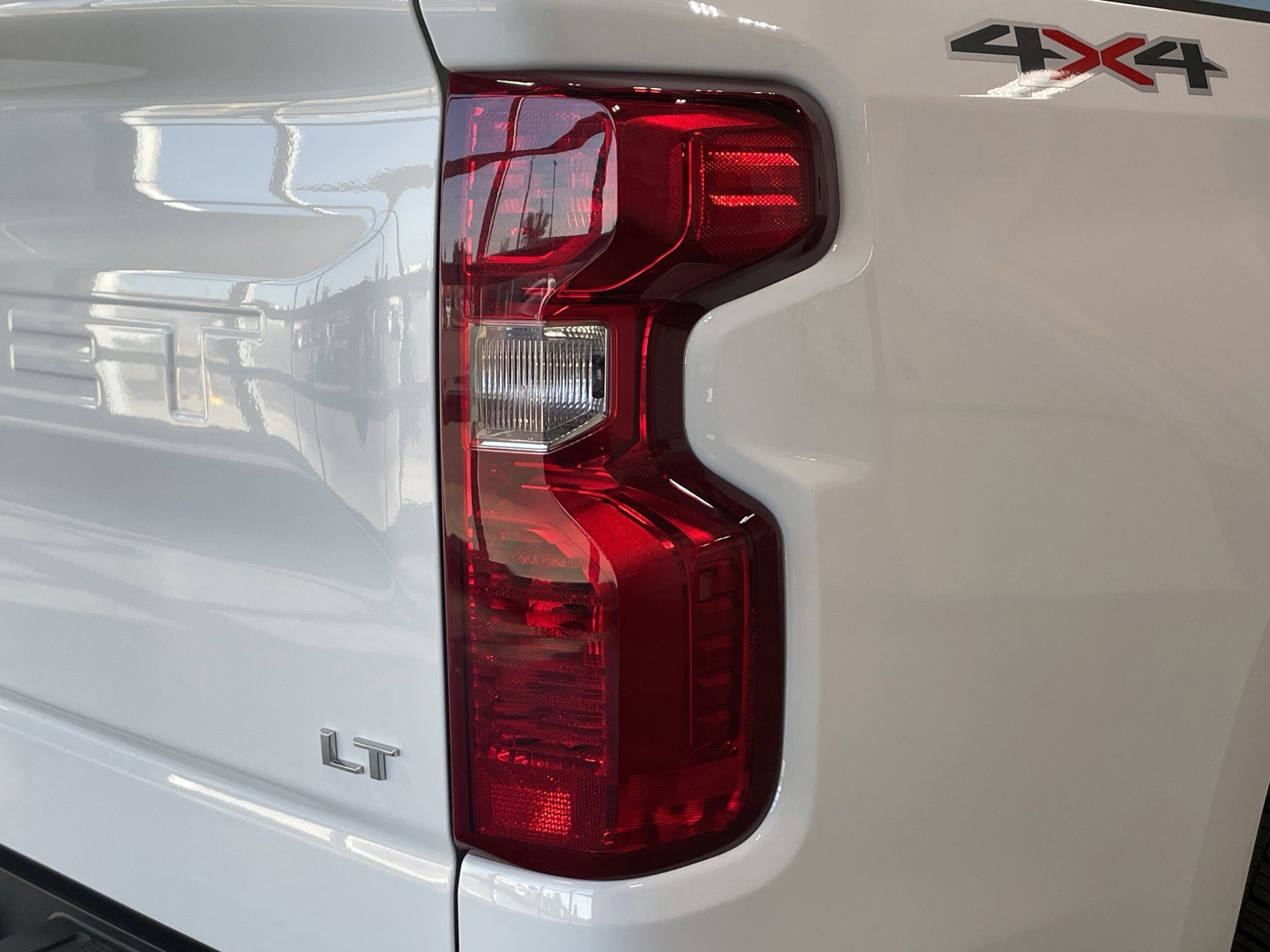 Used 2024 Chevrolet Silverado 1500 LT image 17