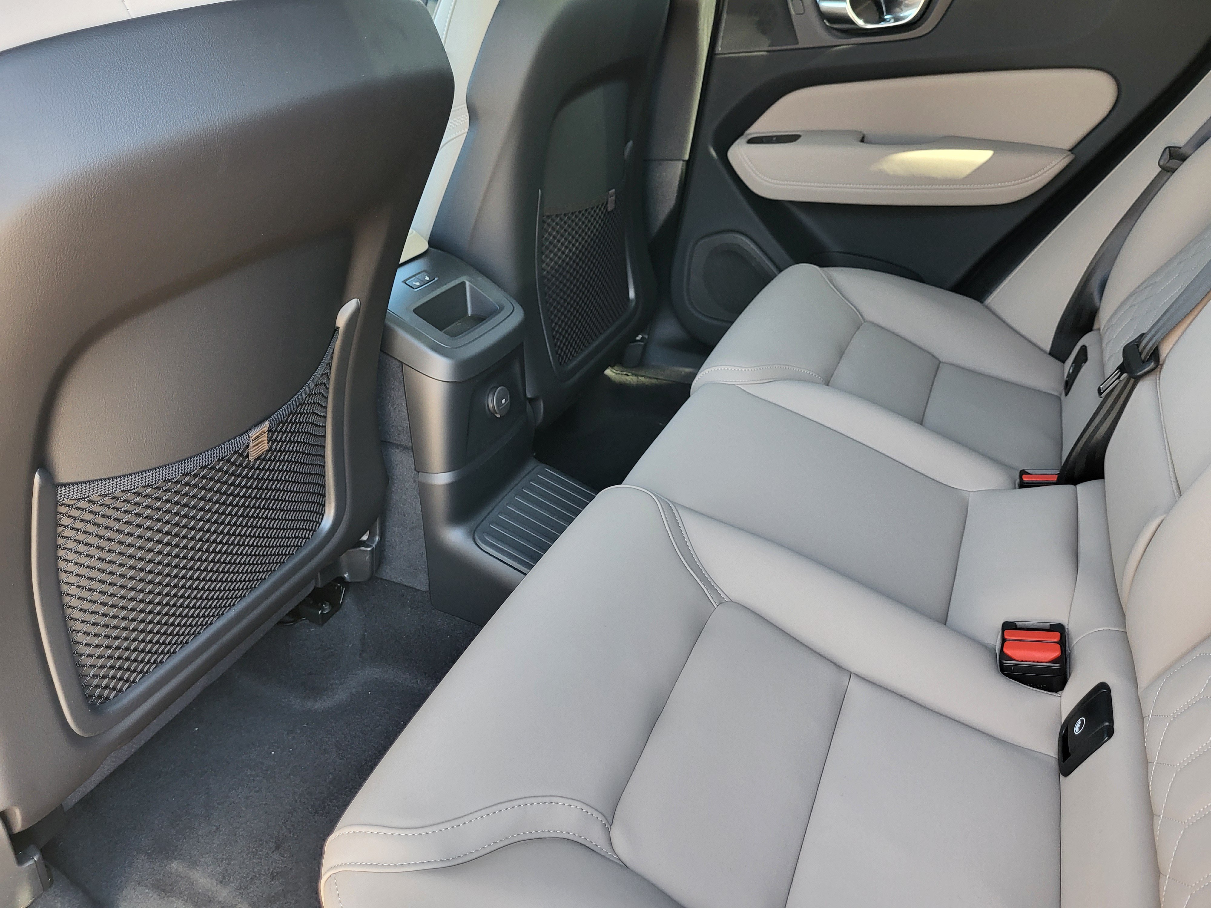 New 2026 Volvo XC60 T8 Plus w/ Protection Package Premier AWD/4WD image 19