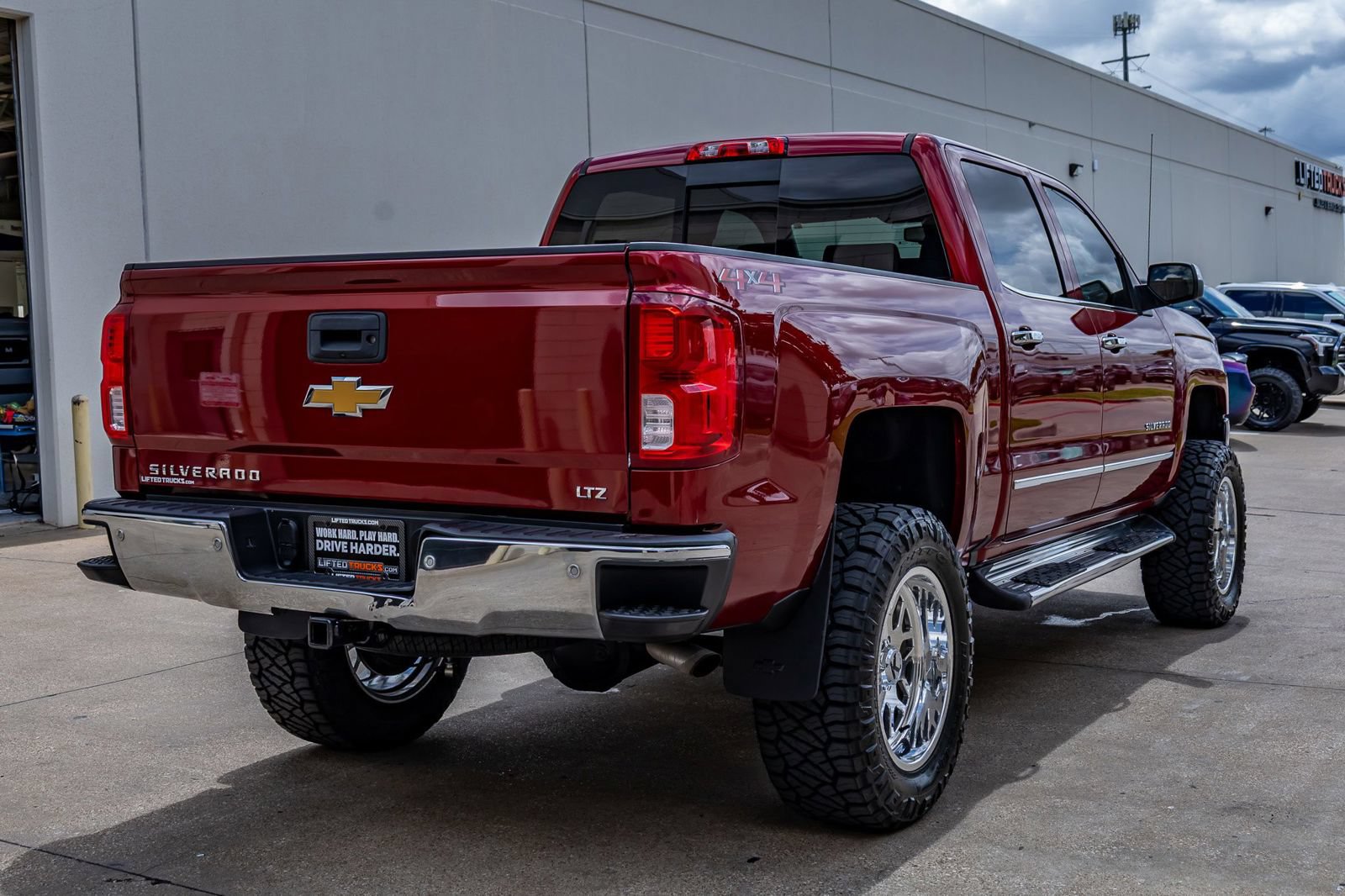 Used 2018 Chevrolet Silverado 1500 LTZ w/ Sport Package AWD/4WD image 10