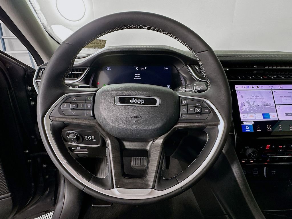 Used 2024 Jeep Grand Cherokee Limited w/ Luxury Tech Group II image 11