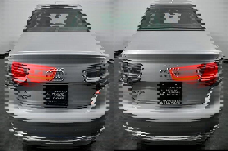 Used 2014 Audi A8 3.0T w/ Premium Package image 9