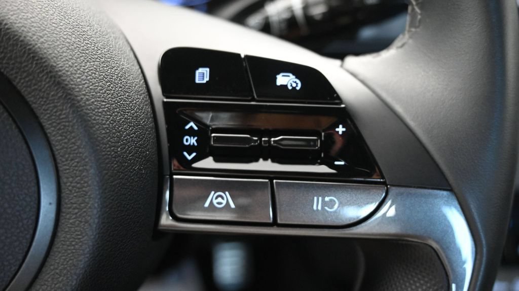 Certified 2025 Hyundai Elantra Sport FWD image 29