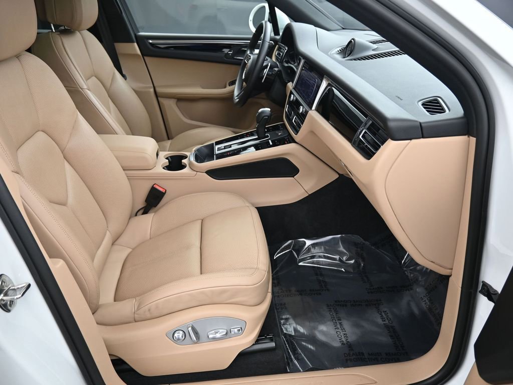 Certified 2022 Porsche Macan AWD/4WD image 29