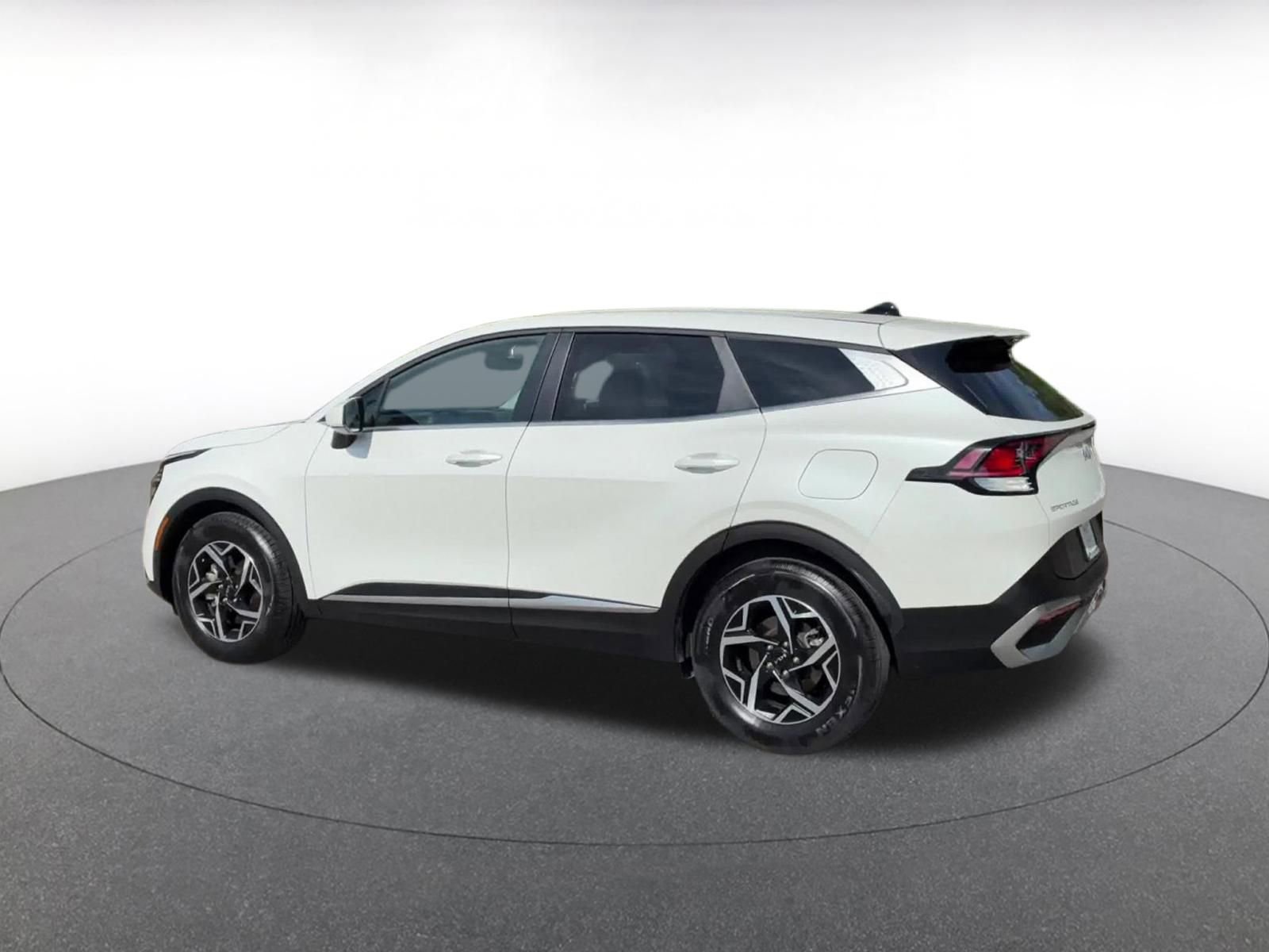 Used 2025 Kia Sportage LX FWD image 10