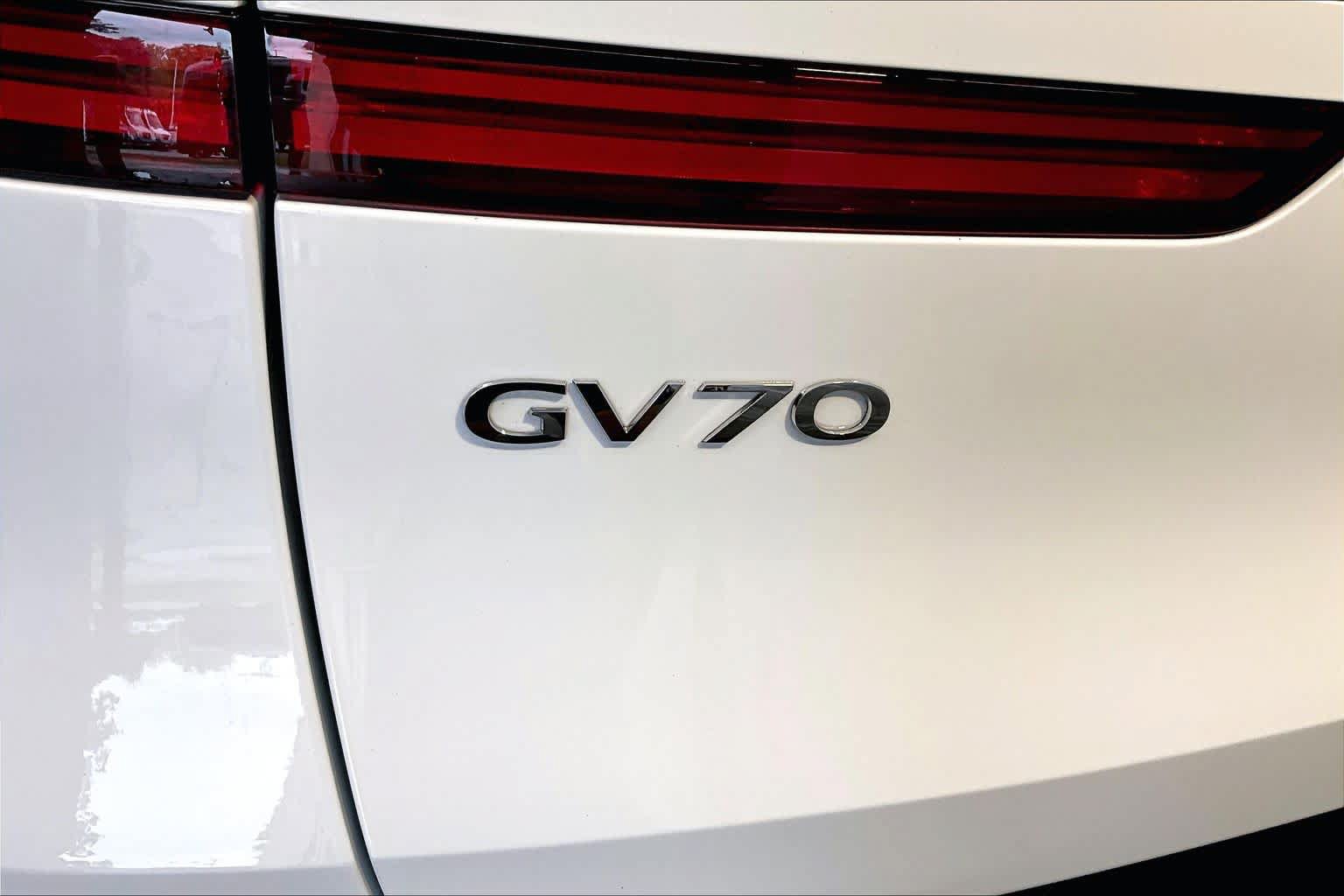 Used 2024 Genesis GV70 3.5T Sport w/ Sport Prestige Package AWD/4WD image 10