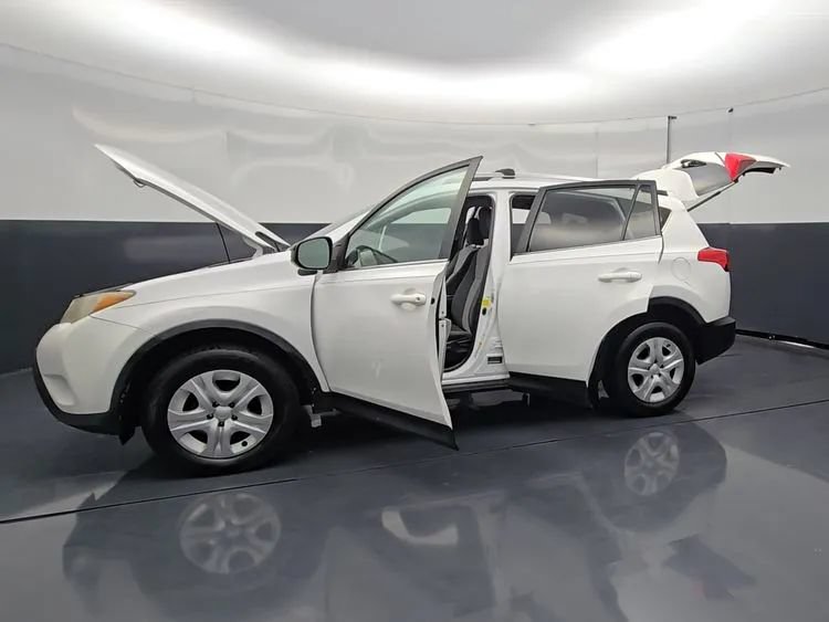 Used 2013 Toyota RAV4 LE AWD/4WD image 17