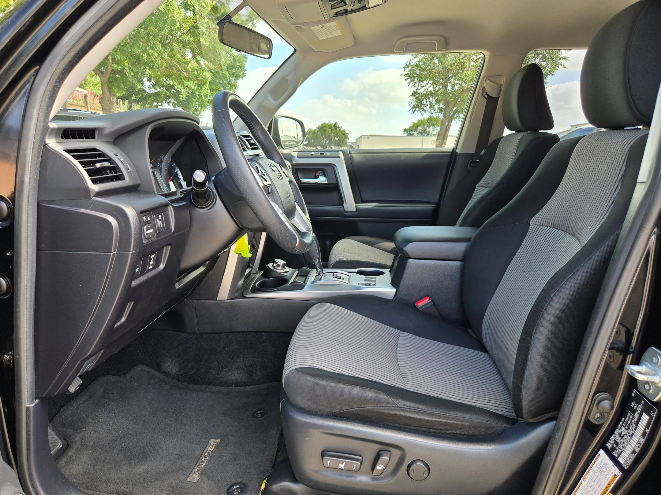 Used 2019 Toyota 4Runner SR5 AWD/4WD image 10