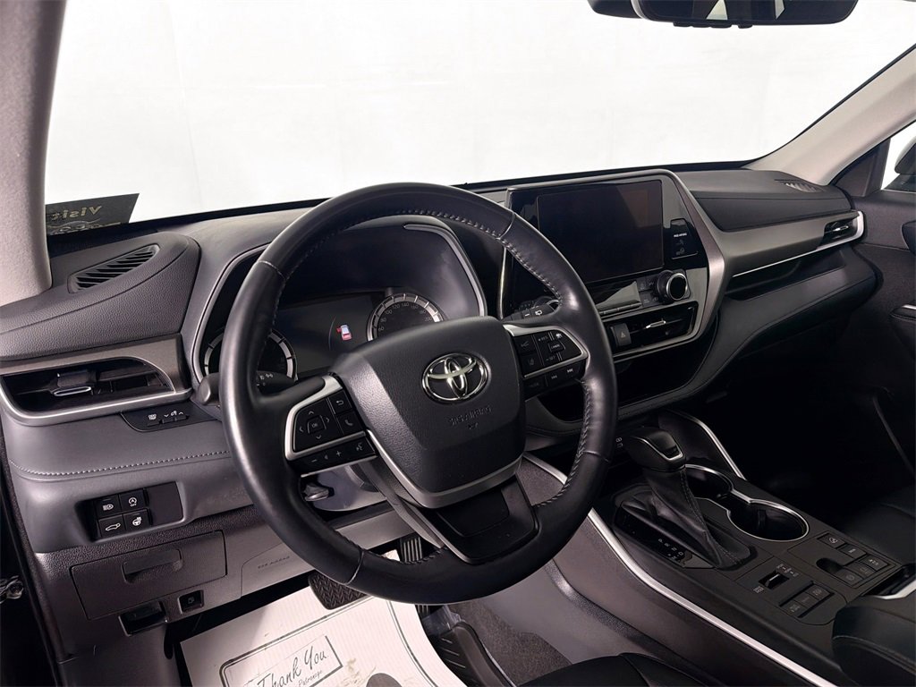 Used 2023 Toyota Highlander L image 9