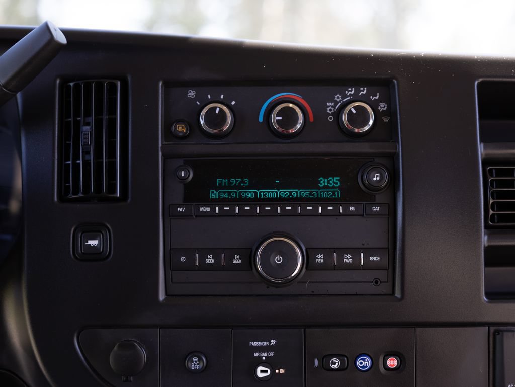 Used 2025 Chevrolet Express 3500 LS RWD image 19