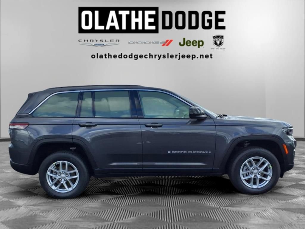 New 2025 Jeep Grand Cherokee Laredo w/ Luxury Tech Group I AWD/4WD image 29