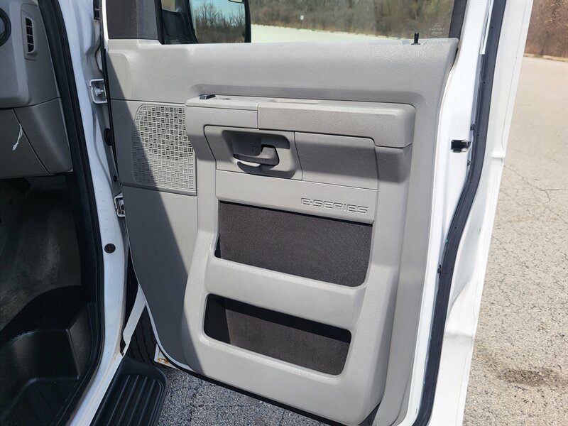 Used 2014 Ford E-350 and Econoline 350 XLT RWD image 28