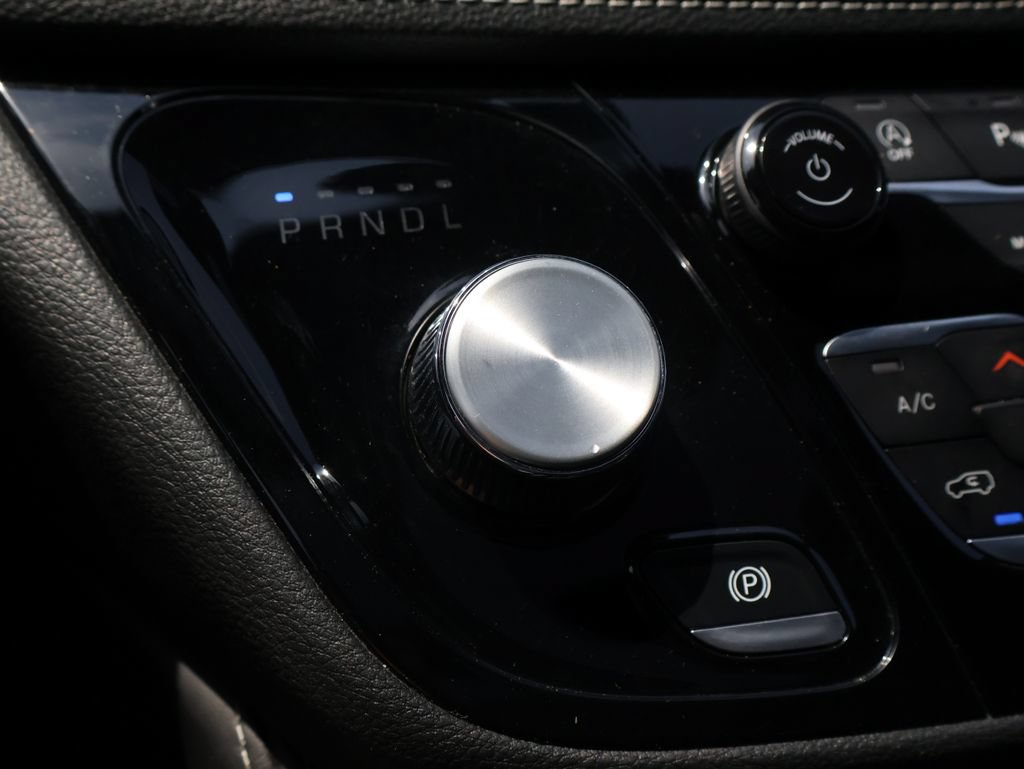 Used 2025 Chrysler Pacifica Limited FWD image 38