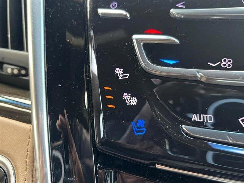 Used 2020 Cadillac Escalade ESV Platinum image 31