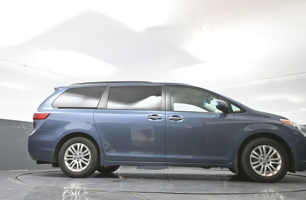 Used 2017 Toyota Sienna XLE w/ XLE Navigation Package FWD image 23