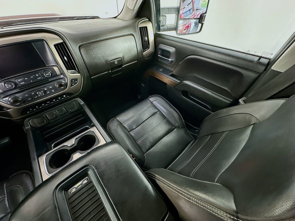 Used 2018 GMC Sierra 2500 Denali w/ Duramax Plus Package AWD/4WD image 11