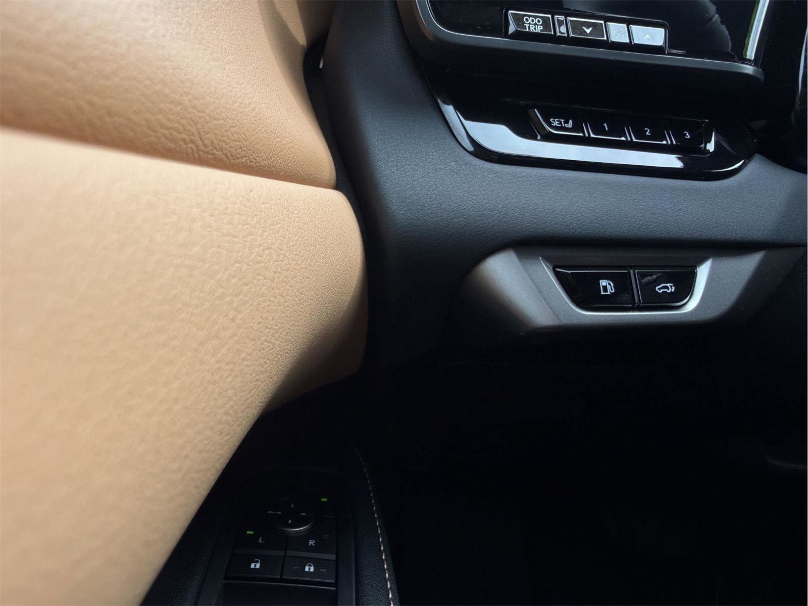 Used 2025 Lexus RX 350 Premium w/ Accessory Package image 16