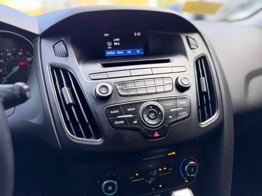 Used 2016 Ford Focus SE FWD image 16