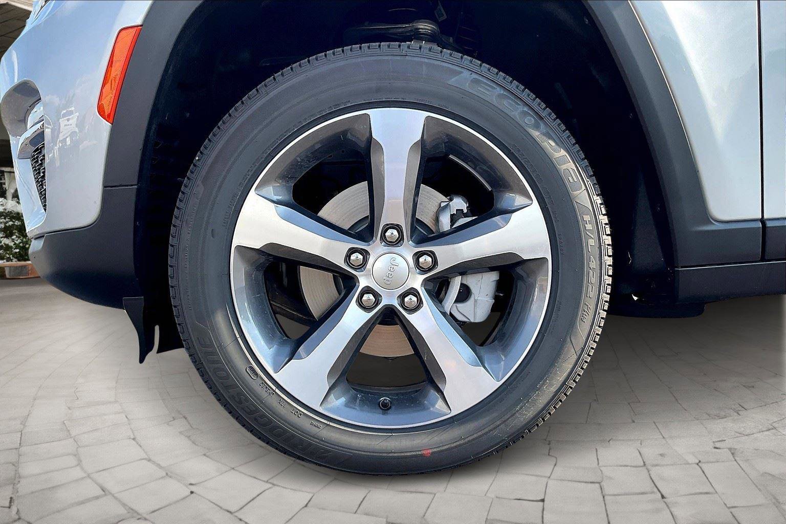 New 2025 Jeep Grand Cherokee Limited w/ Trailer Tow Package image 13