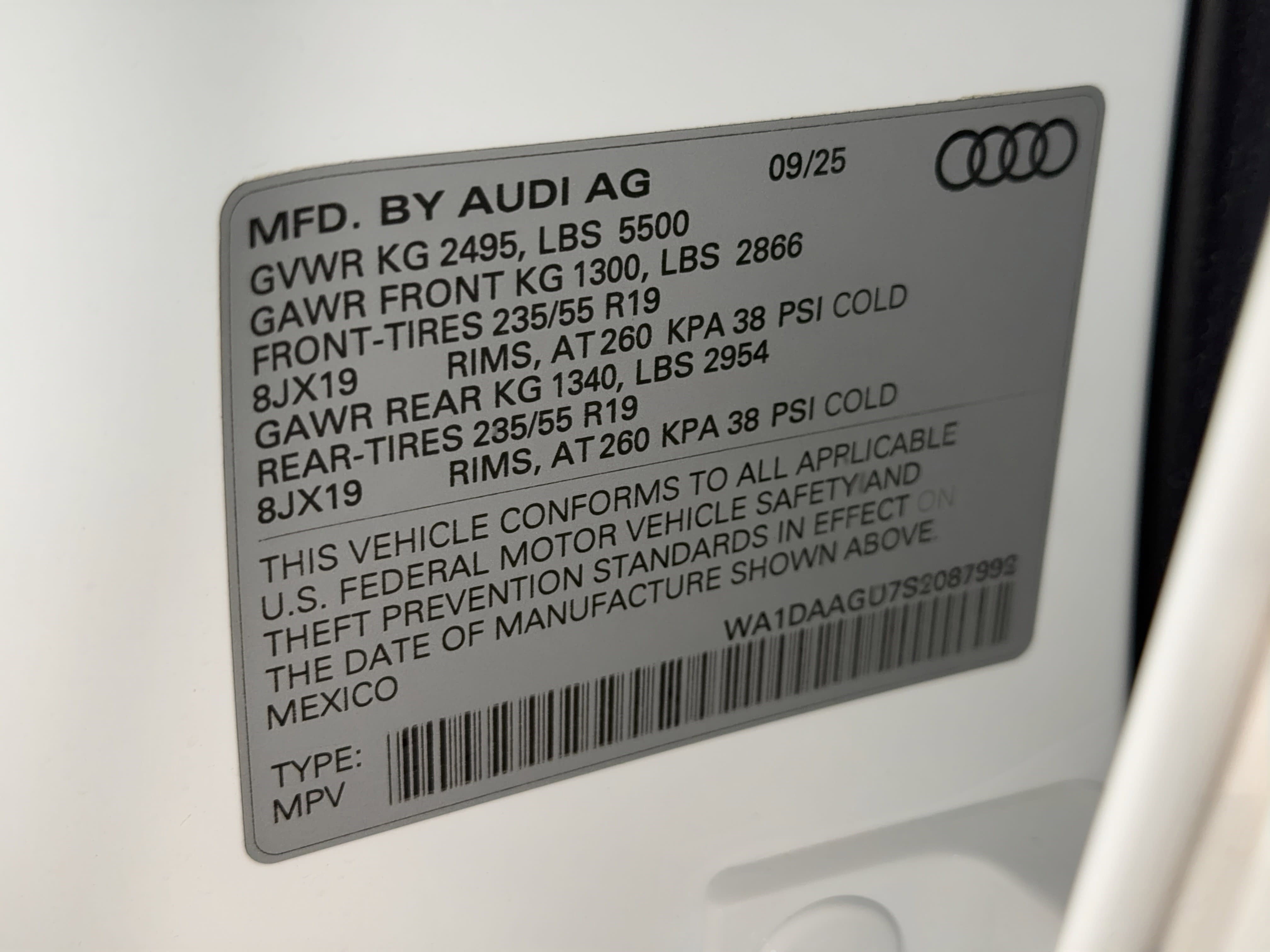 Used 2025 Audi Q5 Premium w/ Convenience Package image 27