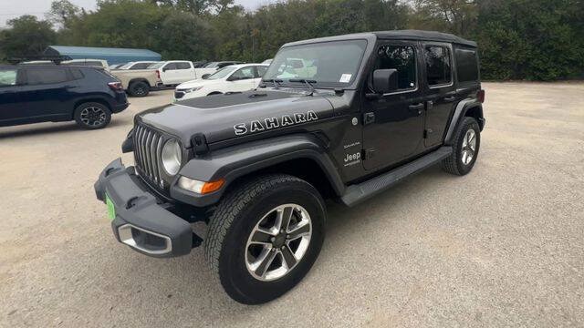 Used 2018 Jeep Wrangler Unlimited Sahara AWD/4WD image 4