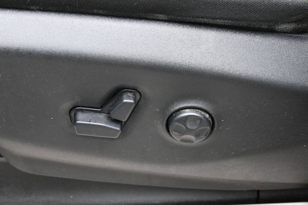 Used 2019 Chrysler Pacifica Touring Plus w/ Advanced Safetytec Group FWD image 11