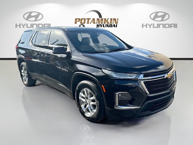 Used 2023 Chevrolet Traverse LS image 3