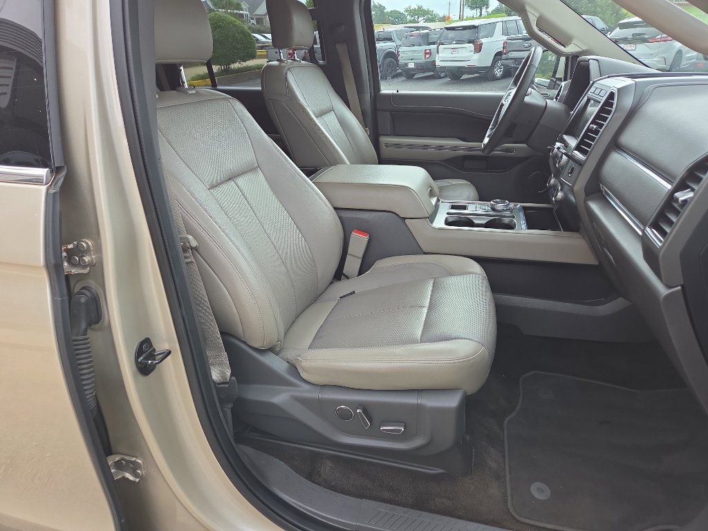 Used 2018 Ford Expedition XLT w/ Equipment Group 202A RWD image 11