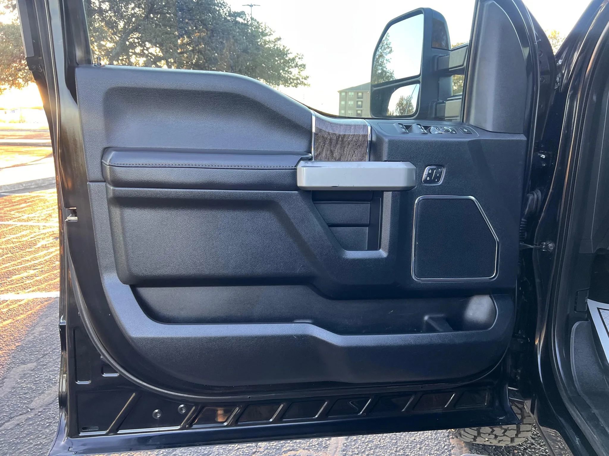 Used 2018 Ford F250 Lariat w/ Lariat Ultimate Package image 7