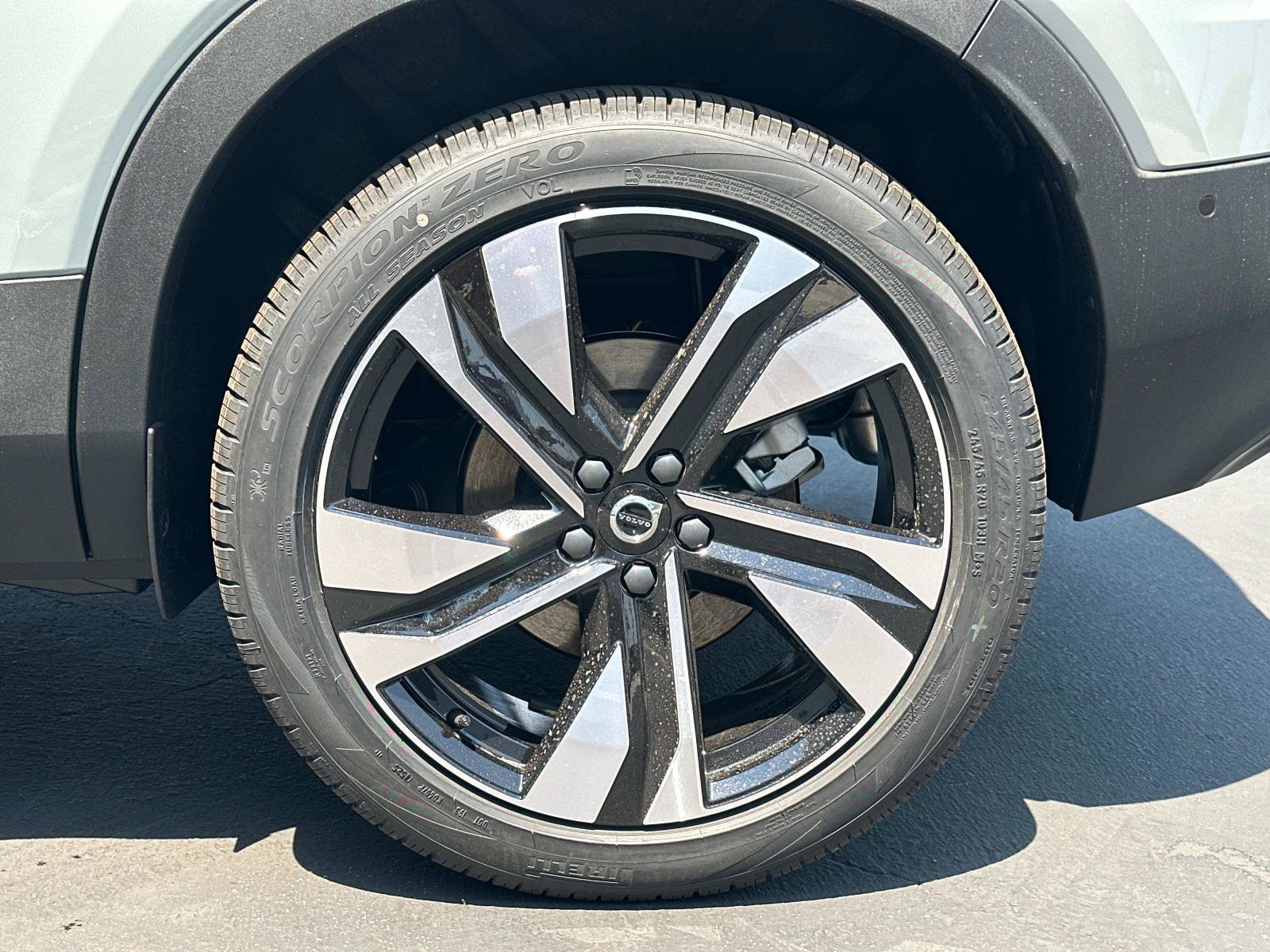 New 2026 Volvo XC40 B5 Ultra w/ Climate Package AWD/4WD image 23