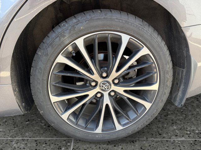 Used 2018 Toyota Camry SE w/ Moonroof Package FWD image 13