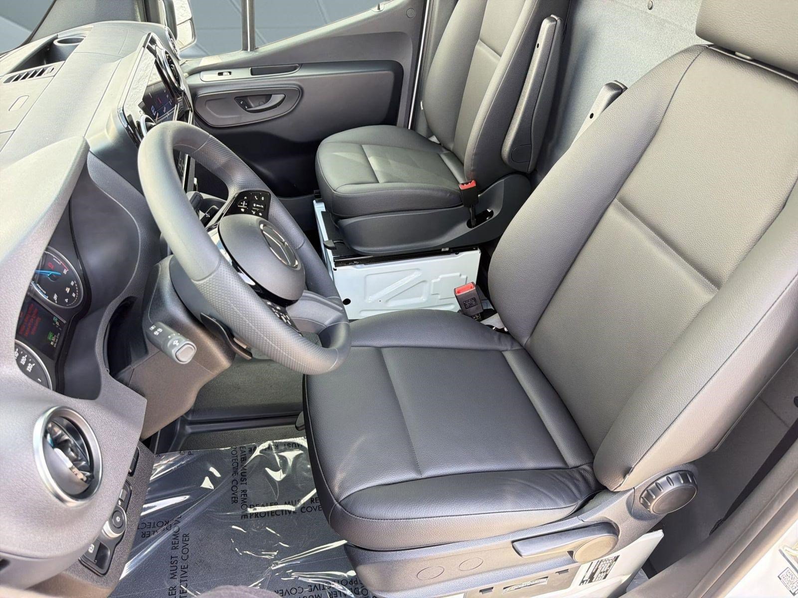 New 2025 Mercedes-Benz eSprinter 170 Cargo image 5