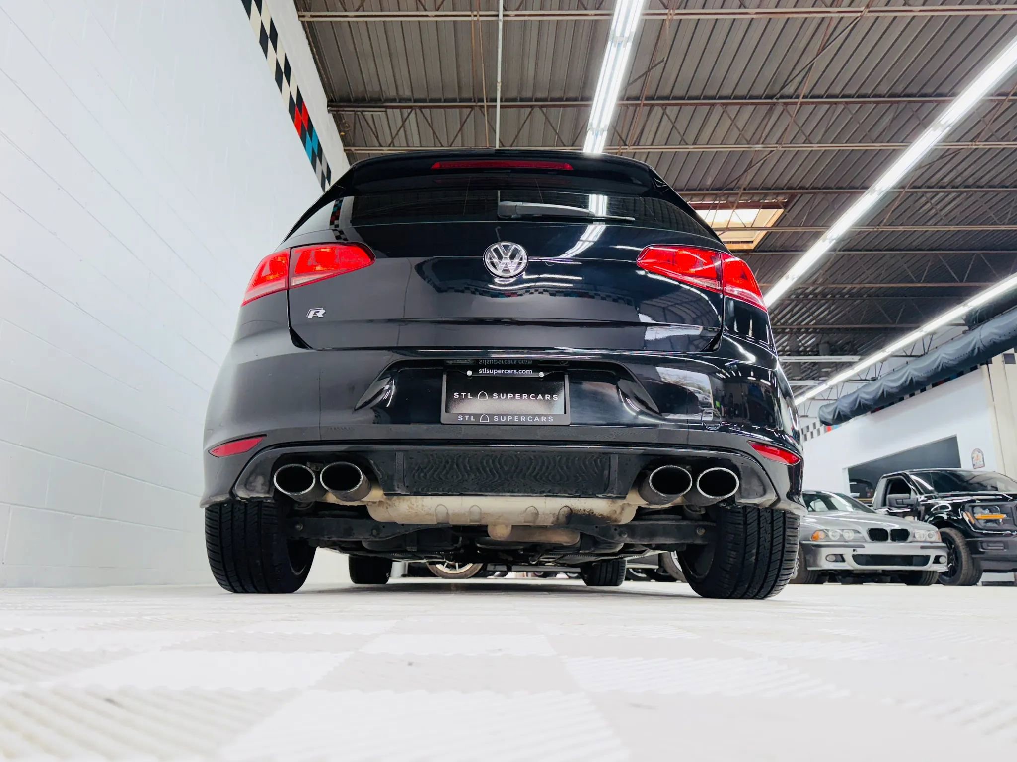 Used 2016 Volkswagen Golf R 4-Door image 19