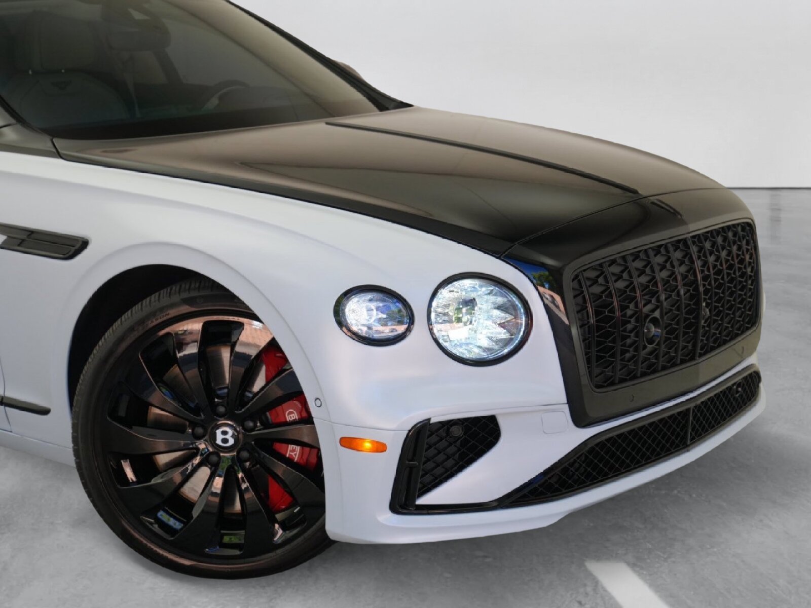 Used 2026 Bentley Flying Spur Azure AWD/4WD image 2