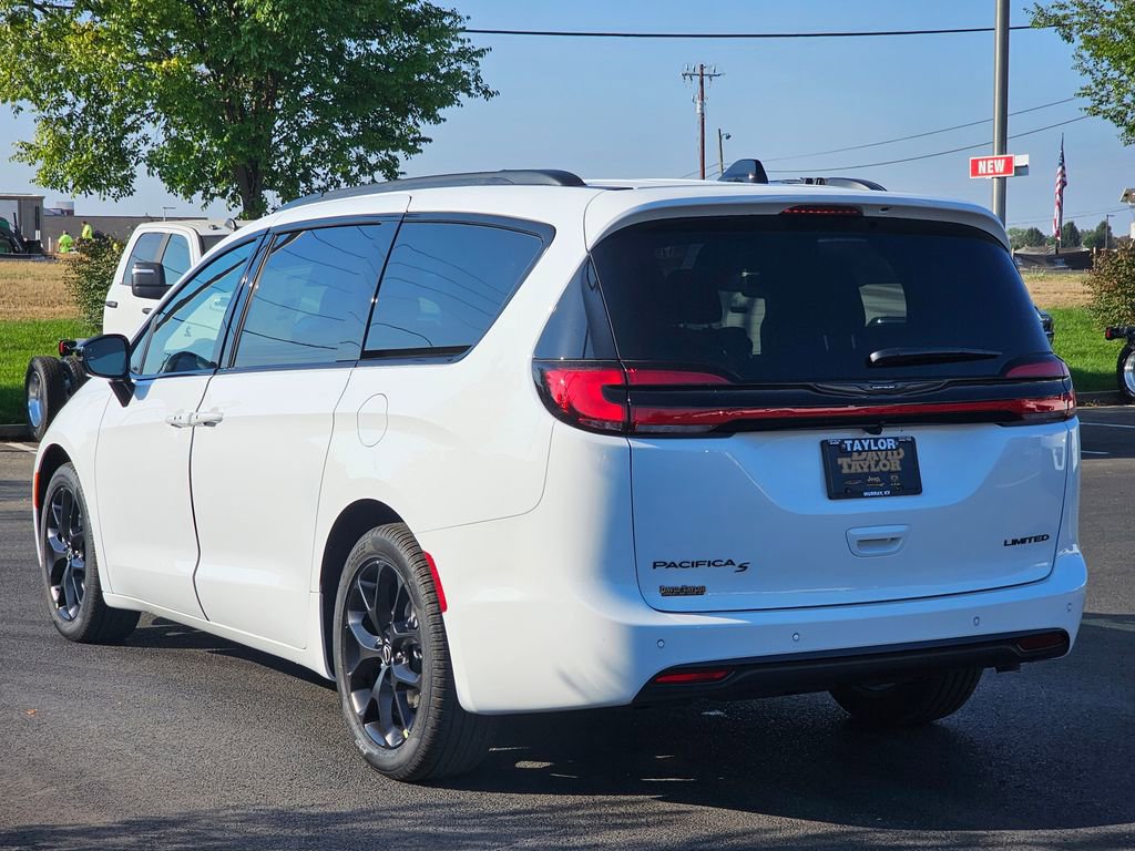 New 2026 Chrysler Pacifica Limited w/ S Appearance Package image 7