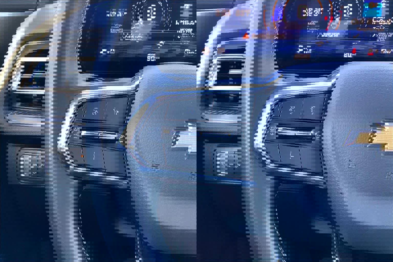 Used 2025 Chevrolet Traverse LT image 24