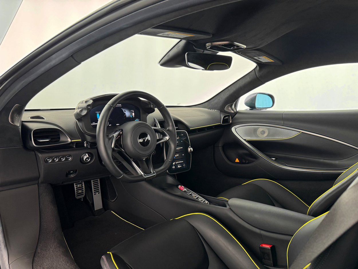 Used 2023 McLaren Artura image 12