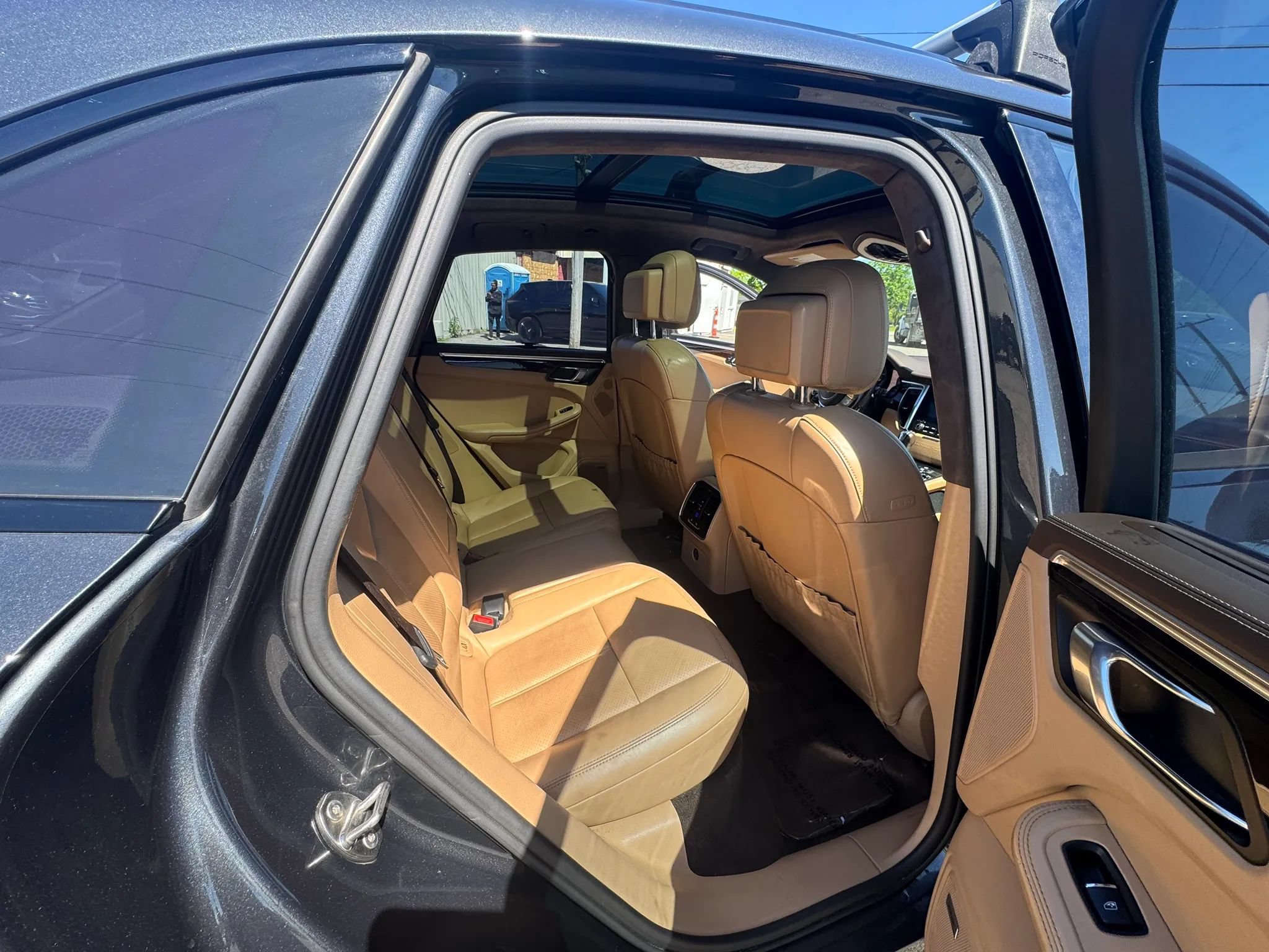 Used 2018 Porsche Macan Turbo AWD/4WD image 23