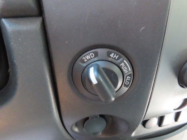 Used 2009 Nissan Titan SE w/ SE Drivers Convenience Pkg image 27