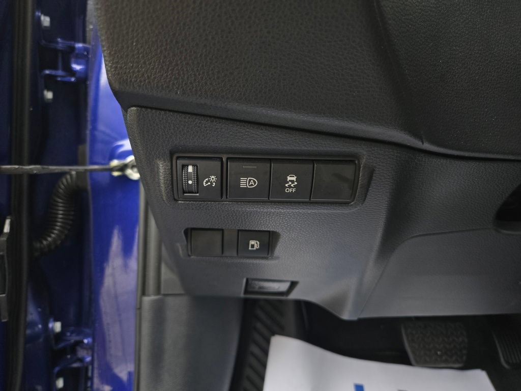 Used 2025 Toyota Corolla Cross AWD Hybrid w/ Moonroof Package image 14