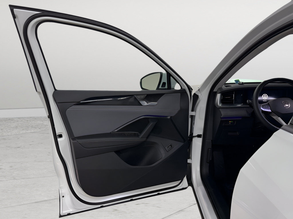 New 2026 Volkswagen Tiguan SE FWD image 17