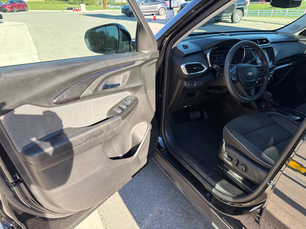 Used 2023 Chevrolet TrailBlazer LT AWD/4WD image 11