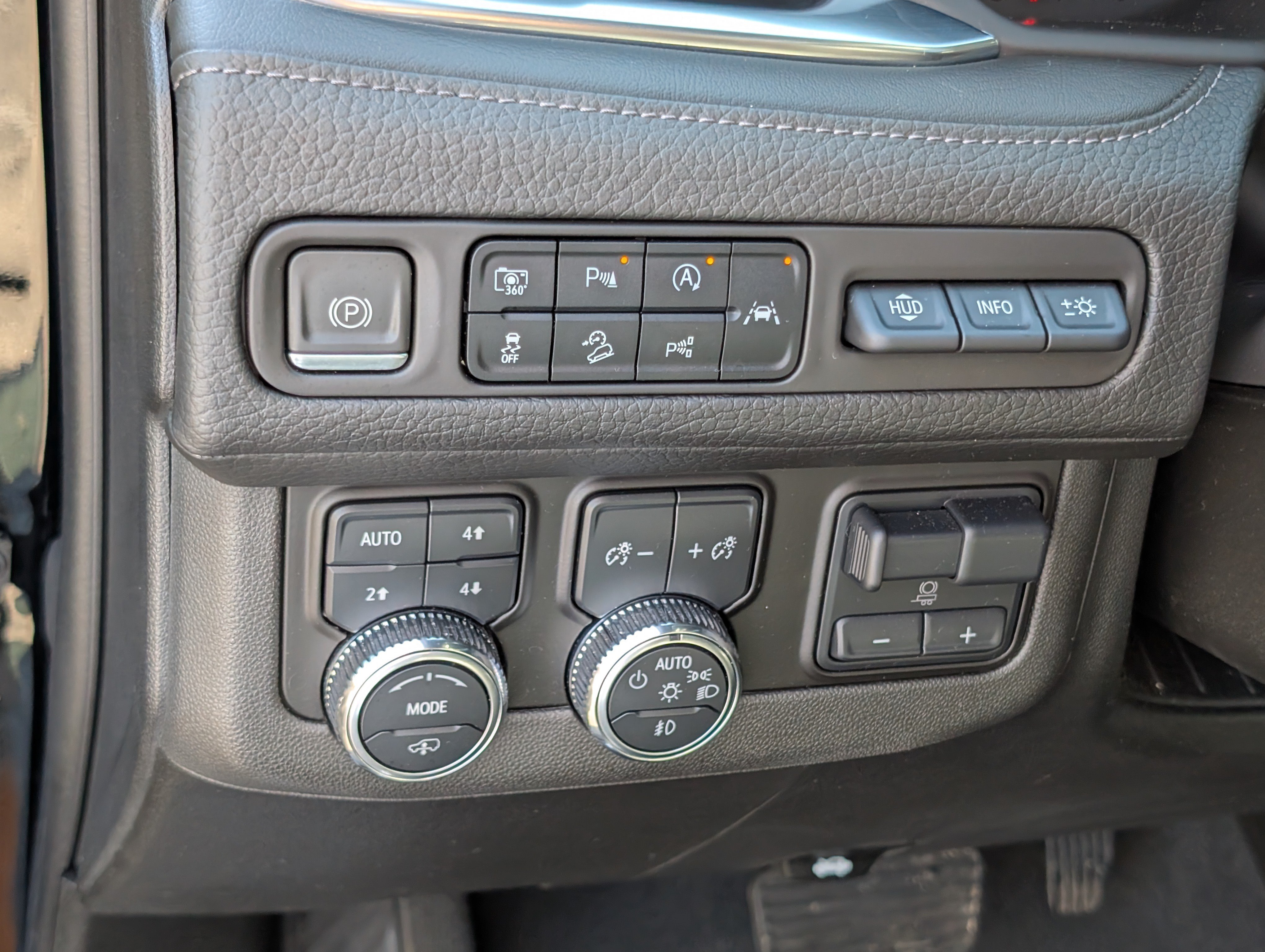 Used 2023 GMC Yukon Denali w/ Denali Reserve Package AWD/4WD image 27