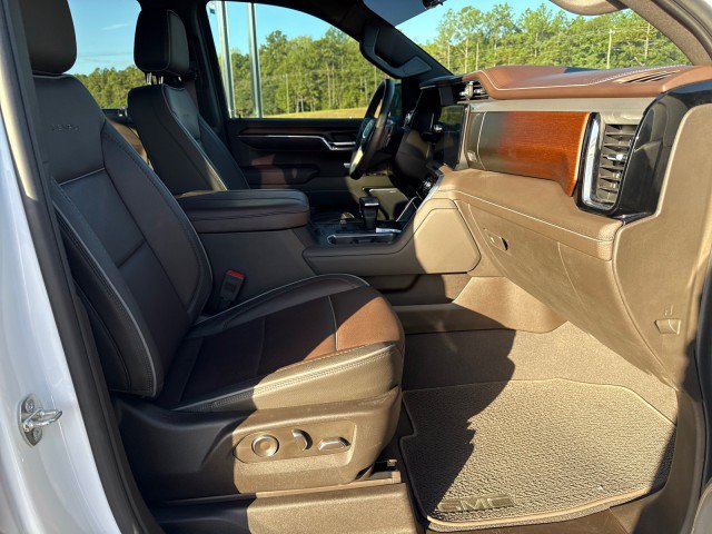 Used 2024 GMC Sierra 1500 Denali w/ Technology Package AWD/4WD image 9