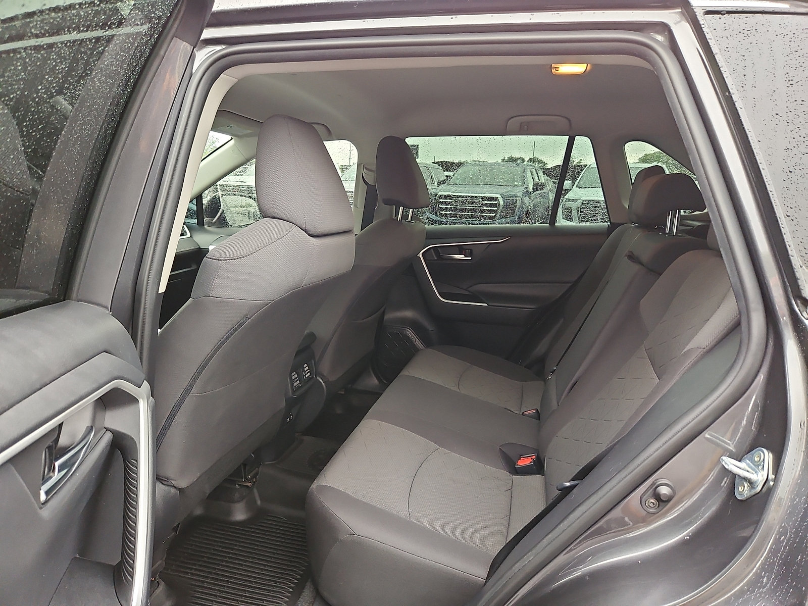 Used 2021 Toyota RAV4 XLE AWD/4WD image 10