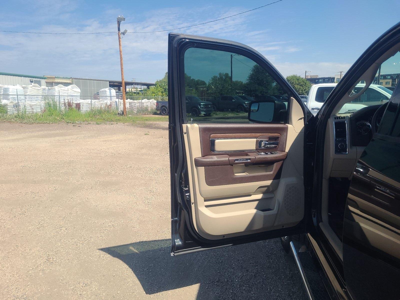 Used 2018 RAM 1500 Laramie w/ Convenience Group AWD/4WD image 13